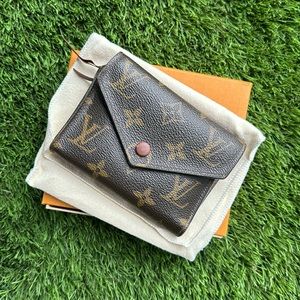 LV victorine wallet